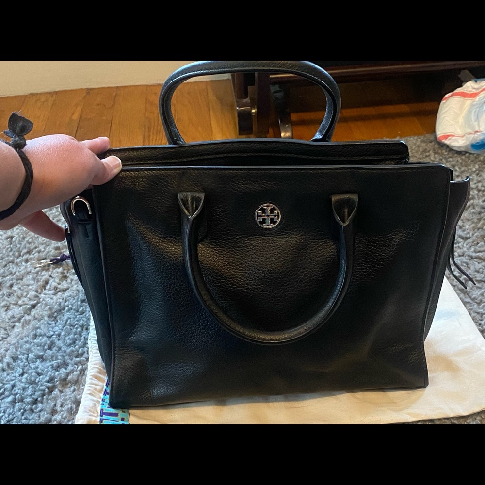 Lightly used Tory Birch with dust bag